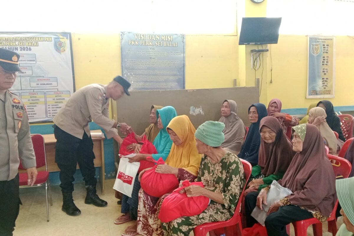 Polres Batu Bara Gelar Jumat Curhat dan Berbagi Sembako di Sejumlah Wilayah   